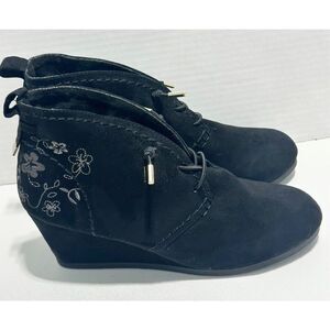 Cloudwalkers by Avenue Ankle Boots Booties Embroidered Flowers Lace Up‎ Black 9